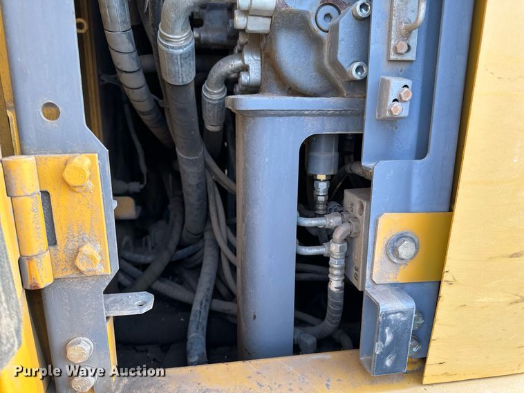 image for item DL4380 2013 John Deere 245G LC excavator