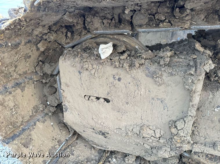 image for item DL4380 2013 John Deere 245G LC excavator