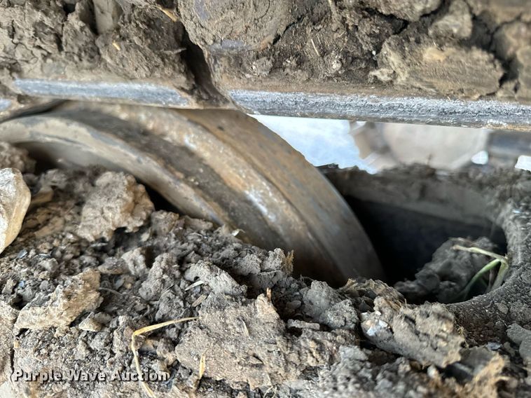 image for item DL4380 2013 John Deere 245G LC excavator