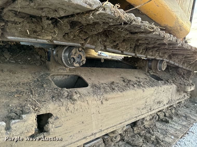 image for item DL4380 2013 John Deere 245G LC excavator