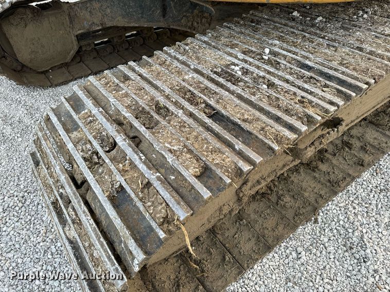 image for item DL4380 2013 John Deere 245G LC excavator