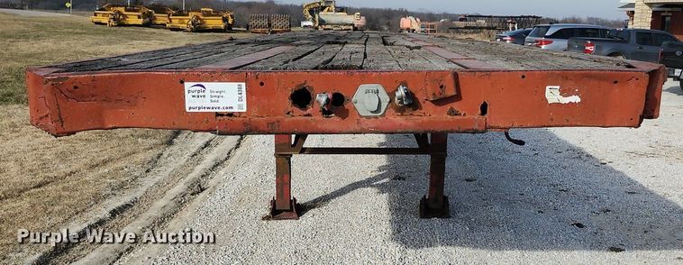 image for item DL4388 1972 Fontaine flatbed trailer