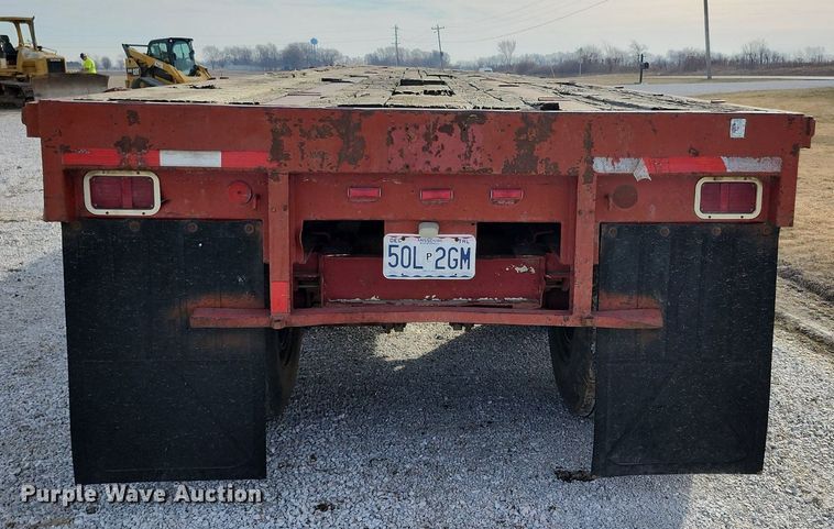 image for item DL4388 1972 Fontaine flatbed trailer
