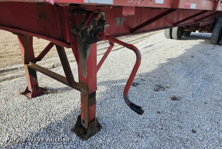 image for item DL4388 1972 Fontaine flatbed trailer
