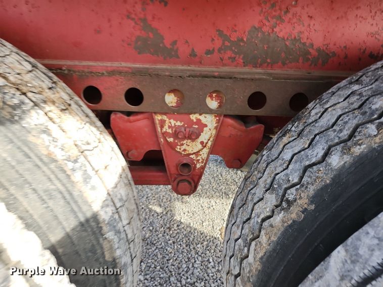 image for item DL4388 1972 Fontaine flatbed trailer