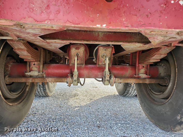 image for item DL4388 1972 Fontaine flatbed trailer