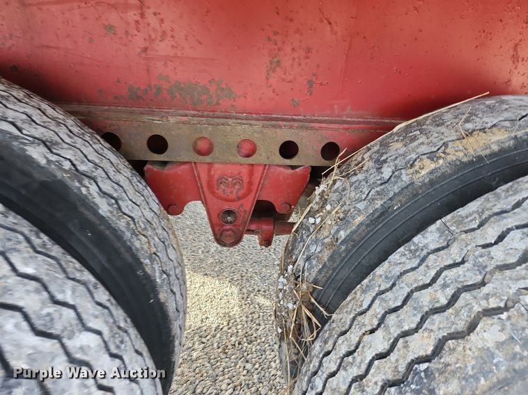 image for item DL4388 1972 Fontaine flatbed trailer