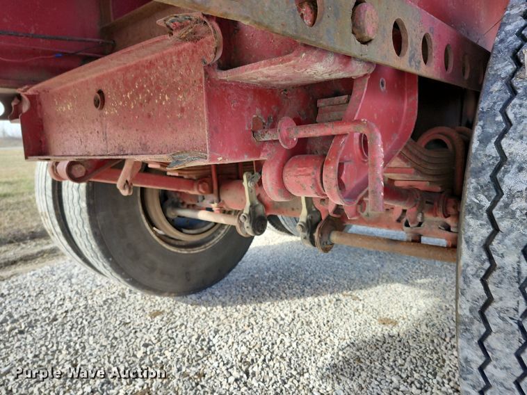 image for item DL4388 1972 Fontaine flatbed trailer