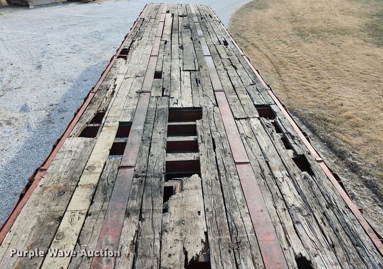 image for item DL4388 1972 Fontaine flatbed trailer