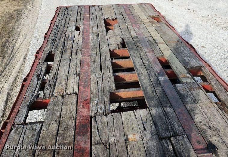 image for item DL4388 1972 Fontaine flatbed trailer