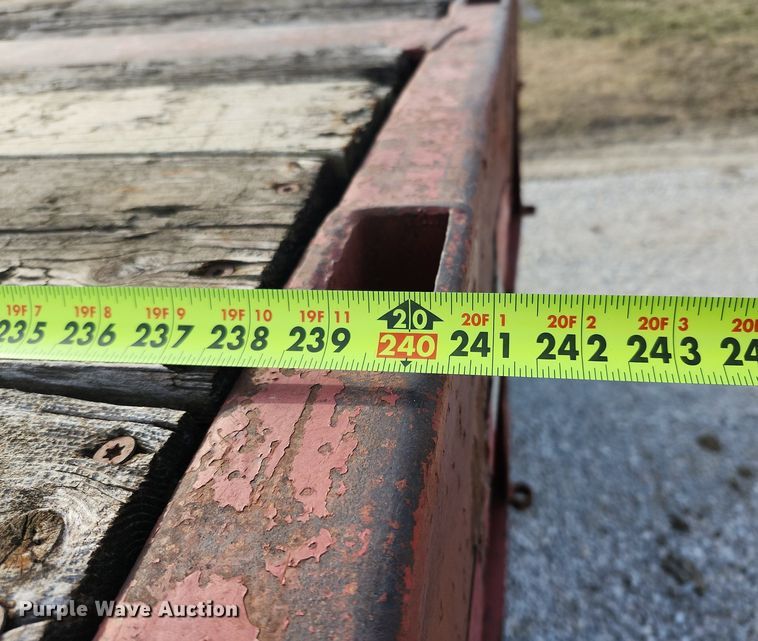 image for item DL4388 1972 Fontaine flatbed trailer