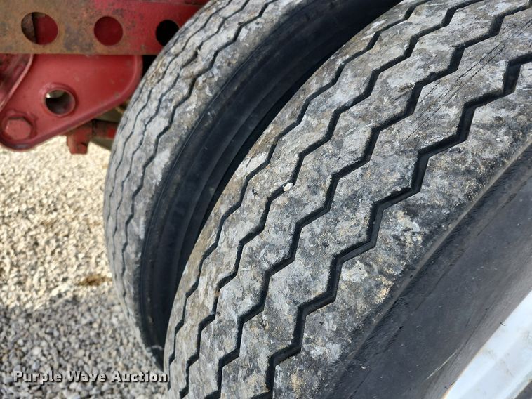 image for item DL4388 1972 Fontaine flatbed trailer