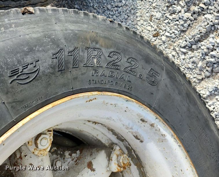 image for item DL4388 1972 Fontaine flatbed trailer