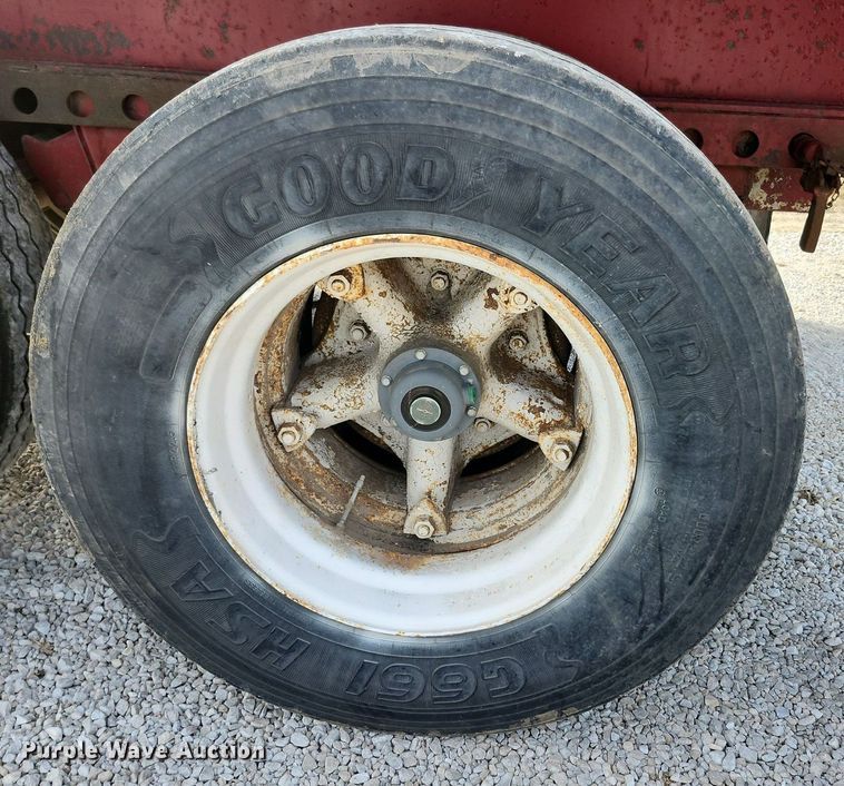 image for item DL4388 1972 Fontaine flatbed trailer