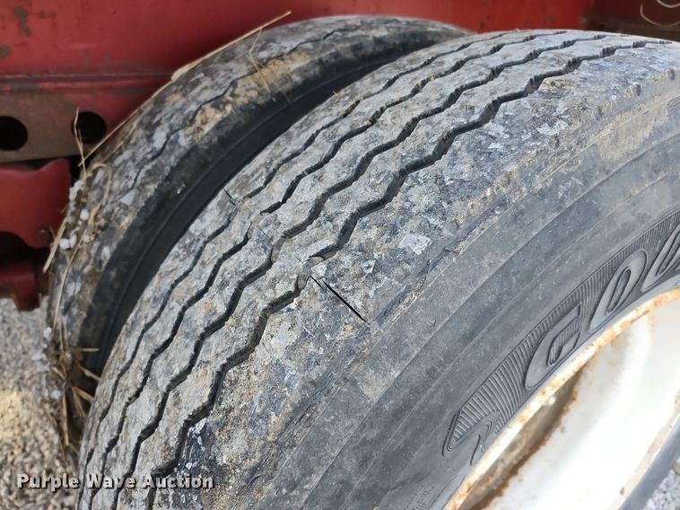 image for item DL4388 1972 Fontaine flatbed trailer