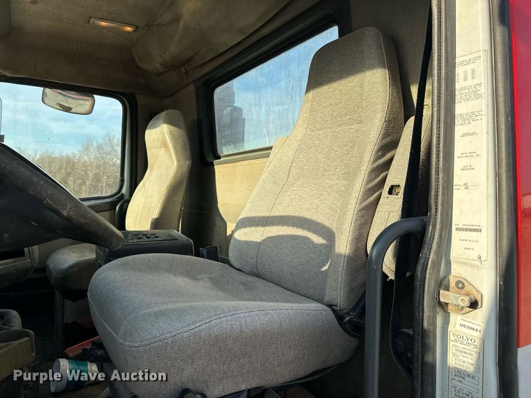 image for item DL4391 2006 Volvo  VHD ready mix truck