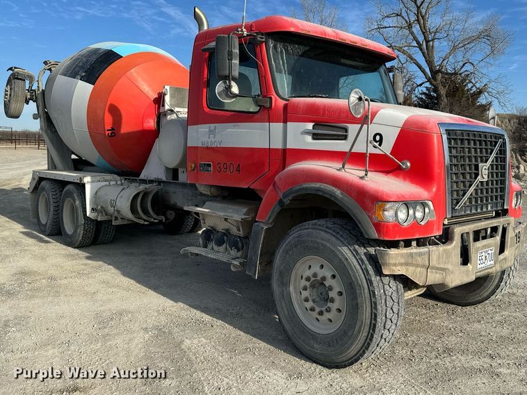 image for item DL4392 2006 Volvo  VHD ready mix truck