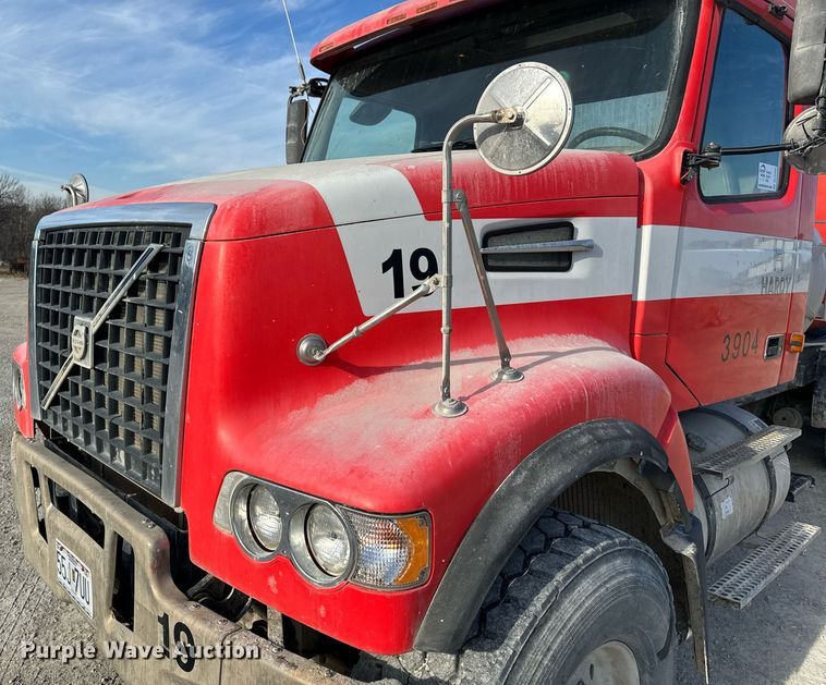 image for item DL4392 2006 Volvo  VHD ready mix truck