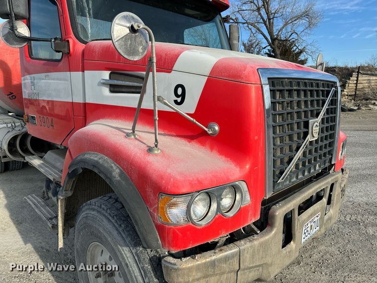 image for item DL4392 2006 Volvo  VHD ready mix truck