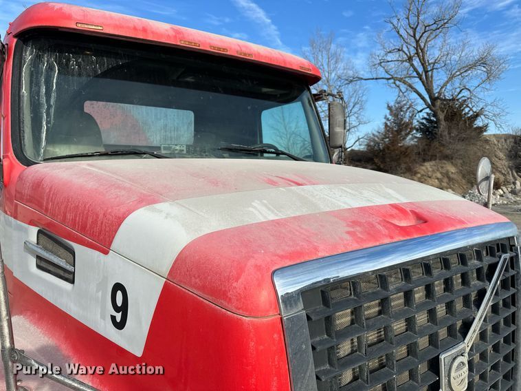 image for item DL4392 2006 Volvo  VHD ready mix truck