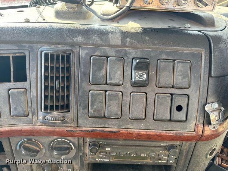 image for item DL4392 2006 Volvo  VHD ready mix truck