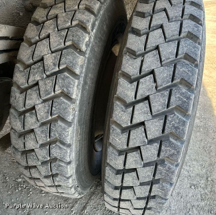 image for item DL4392 2006 Volvo  VHD ready mix truck