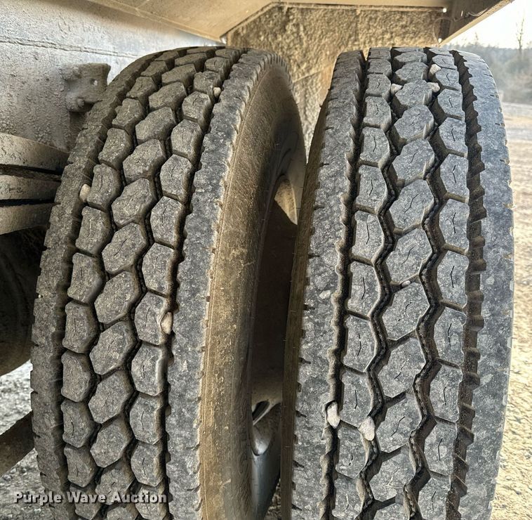 image for item DL4392 2006 Volvo  VHD ready mix truck