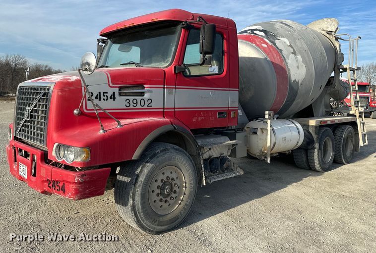 image for item DL4393 2005 Volvo  VHD ready mix truck