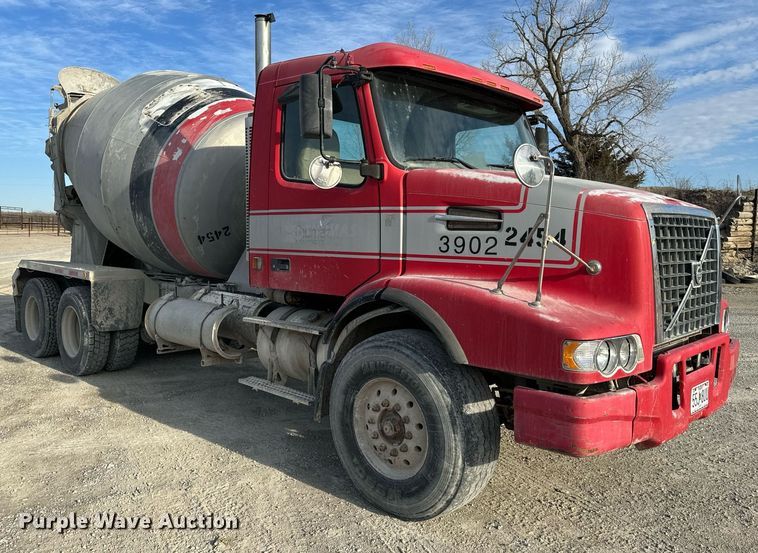 image for item DL4393 2005 Volvo  VHD ready mix truck