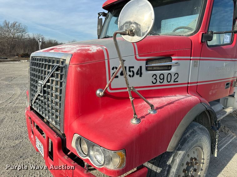 image for item DL4393 2005 Volvo  VHD ready mix truck