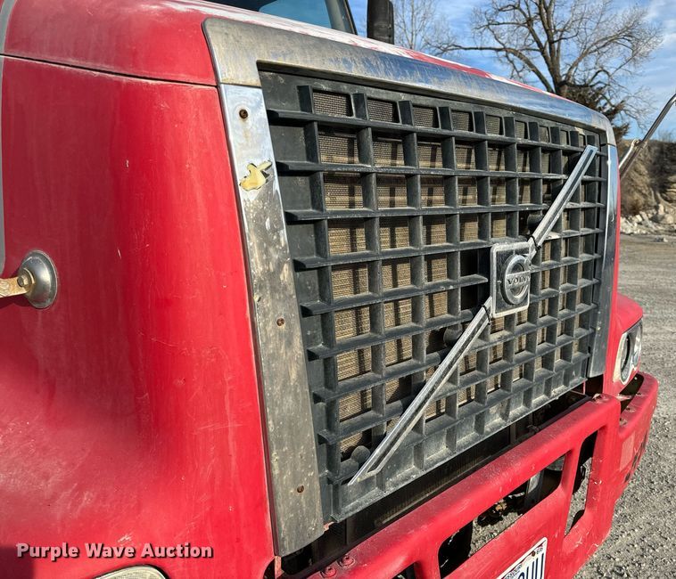 image for item DL4393 2005 Volvo  VHD ready mix truck