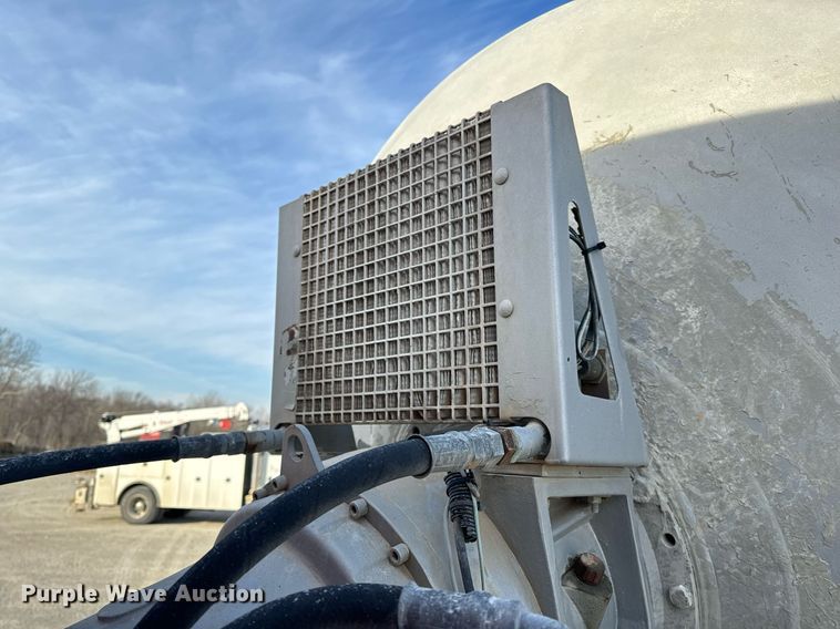 image for item DL4393 2005 Volvo  VHD ready mix truck