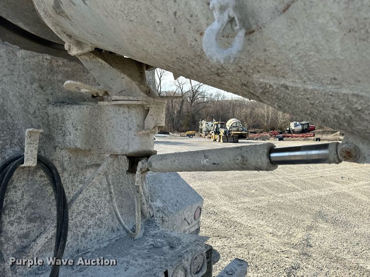 image for item DL4393 2005 Volvo  VHD ready mix truck