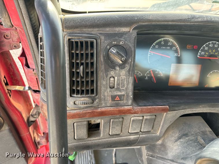 image for item DL4393 2005 Volvo  VHD ready mix truck