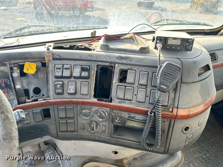 image for item DL4393 2005 Volvo  VHD ready mix truck