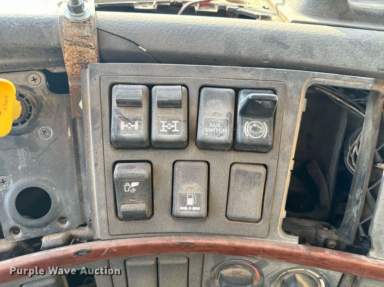 image for item DL4393 2005 Volvo  VHD ready mix truck