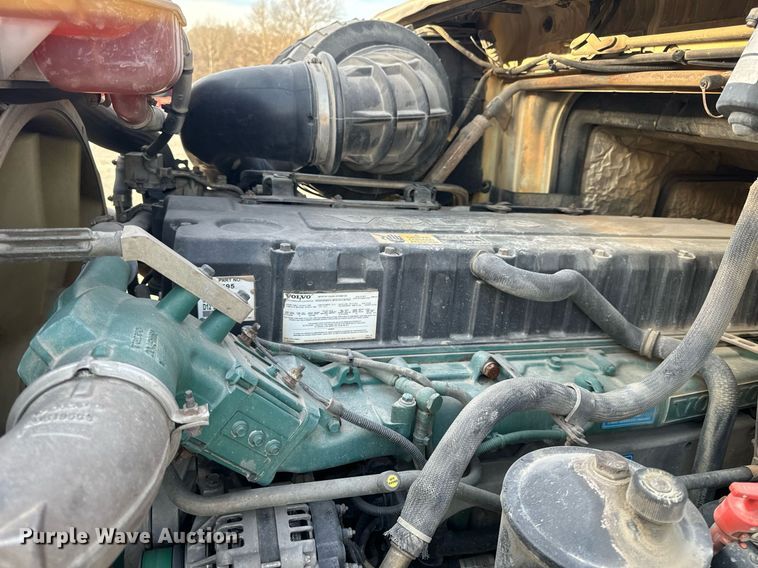 image for item DL4393 2005 Volvo  VHD ready mix truck