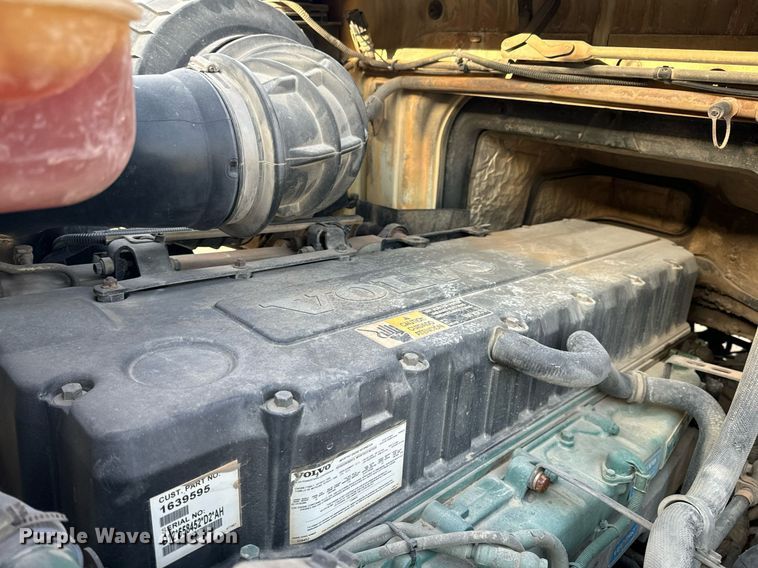 image for item DL4393 2005 Volvo  VHD ready mix truck