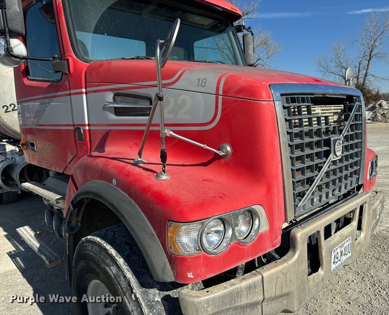 image for item DL4394 2006 Volvo VHD ready mix truck