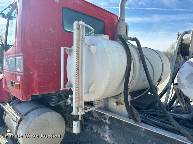 image for item DL4394 2006 Volvo VHD ready mix truck