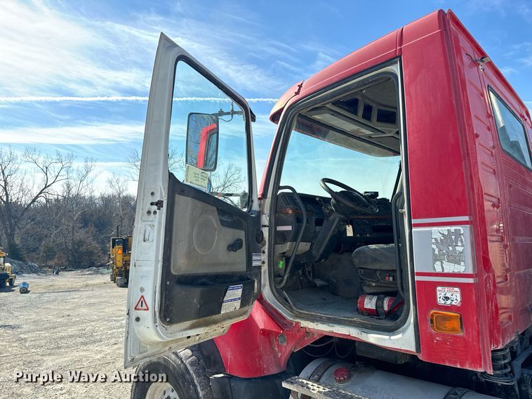 image for item DL4394 2006 Volvo VHD ready mix truck