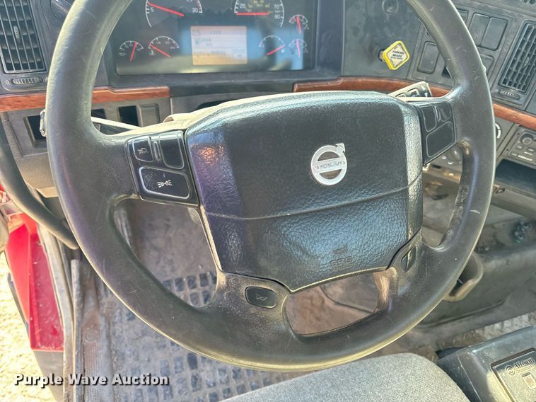 image for item DL4394 2006 Volvo VHD ready mix truck