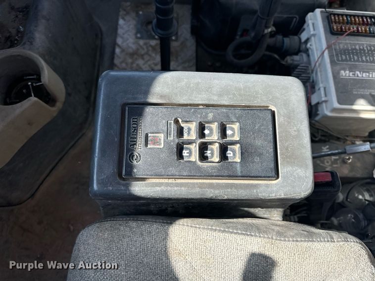 image for item DL4394 2006 Volvo VHD ready mix truck