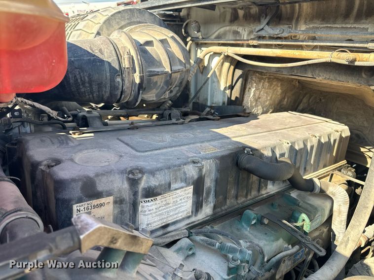 image for item DL4394 2006 Volvo VHD ready mix truck