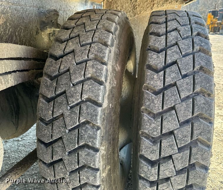 image for item DL4394 2006 Volvo VHD ready mix truck