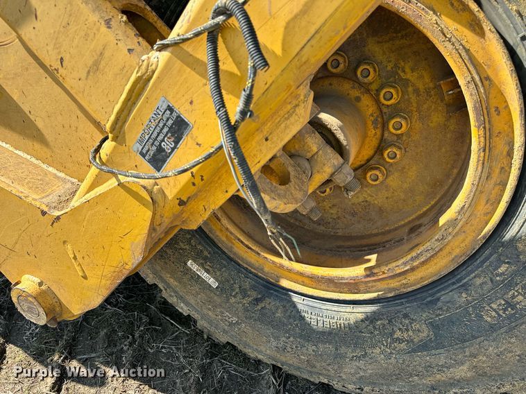 image for item DL4395 2005 John Deere 1812C scraper