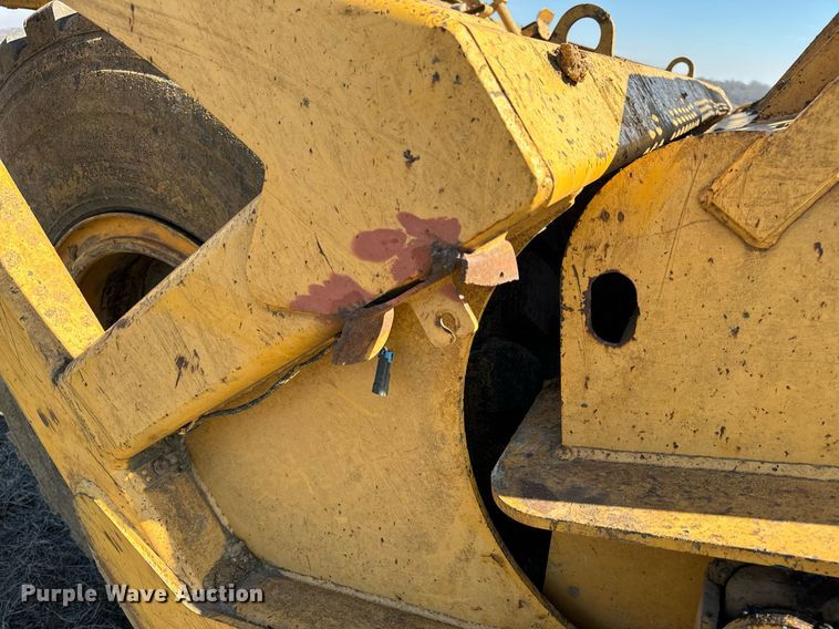 image for item DL4395 2005 John Deere 1812C scraper