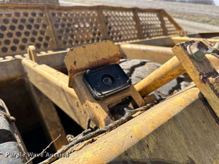 image for item DL4395 2005 John Deere 1812C scraper