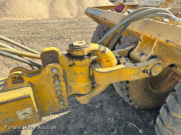 image for item DL4395 2005 John Deere 1812C scraper