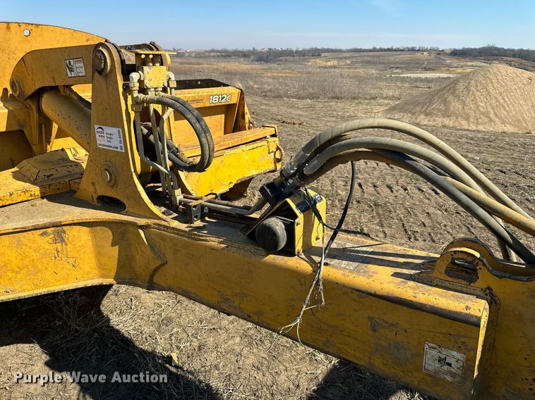 image for item DL4395 2005 John Deere 1812C scraper